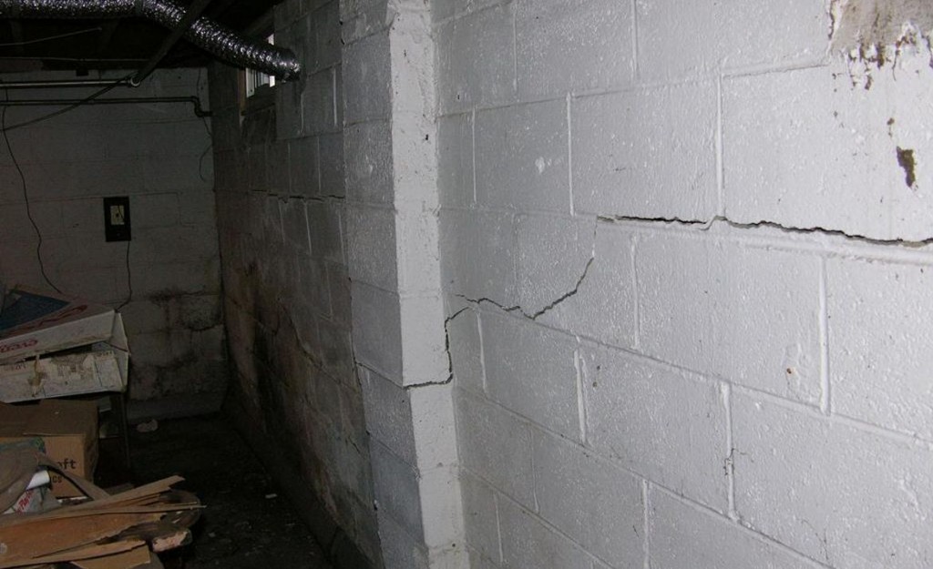 wall cracks | Grand Rapids, MI | Everdry Waterproofing of Greater Grand Rapids