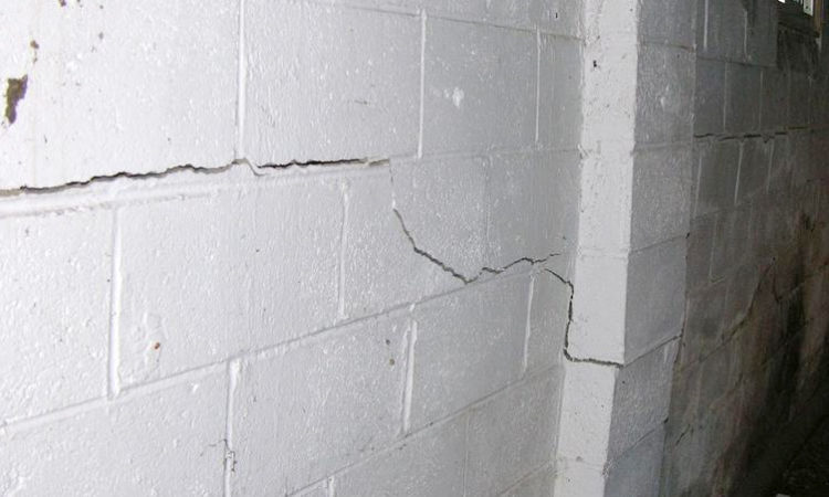 Foundation Cracks | Saginaw, MI | Everdry Waterproofing of Greater Grand Rapids